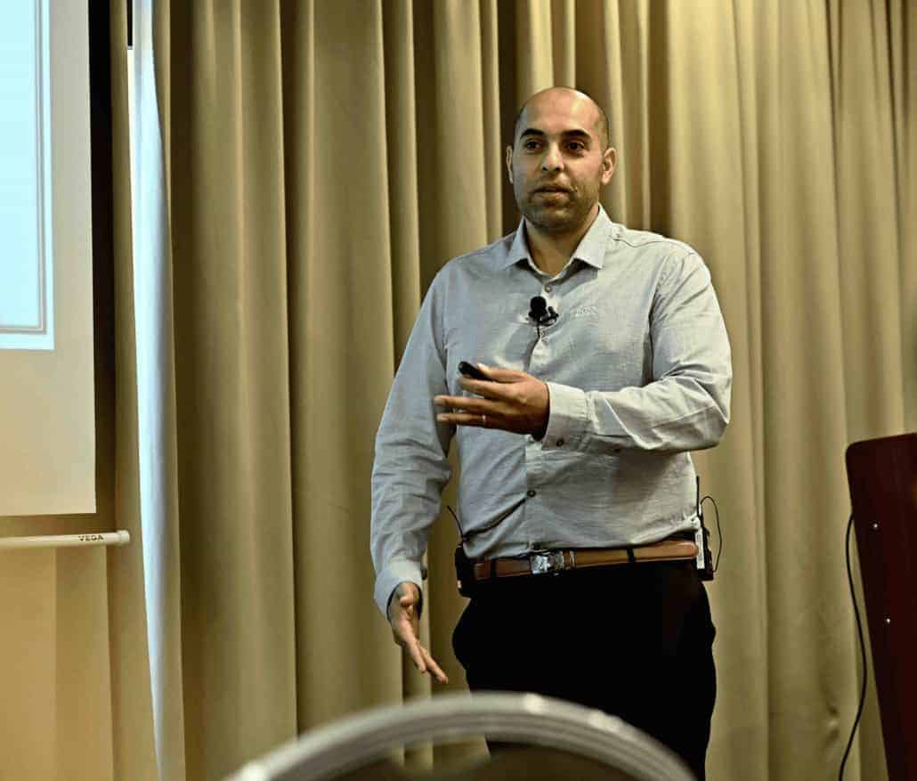 רז גמליאל מרצה בכנס סוחרים רז גמליאל מרצה בכנס סוחרים